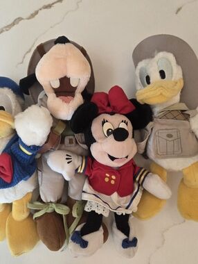 Disney Plush Lot Mickey Minnie Donald Goofy Safari Explorer Stuffed Animals